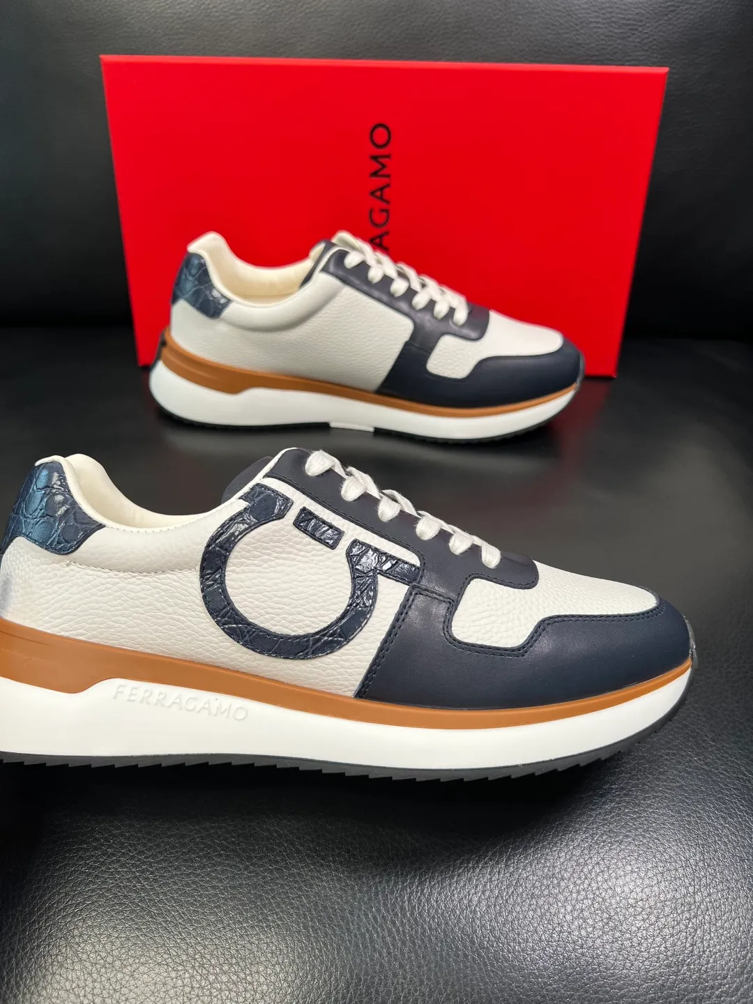 Men's shoes 💰840 Ferragamo High-quality top crafts Ferragamo counters sell original factory configuration at the same time, imported original cowhide from Italy, imported water-dyed cow lining, soles: original factory special original soles are super comfortable, original factory and single goods, welcome to compare at the same time at the counter, code number 38-44 (customized 45 46)